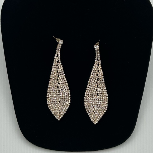 ✨🎊✨ GORGEOUS VERY SPARKLY DROP EARRINGS NWT - Picture 3 of 5
